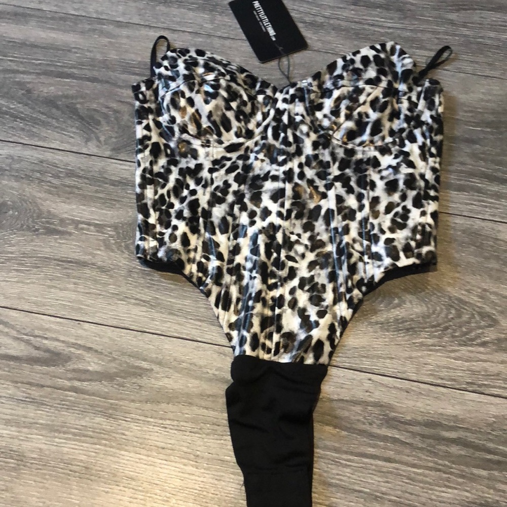 Pretty little thing leopard print bodysuit size 6